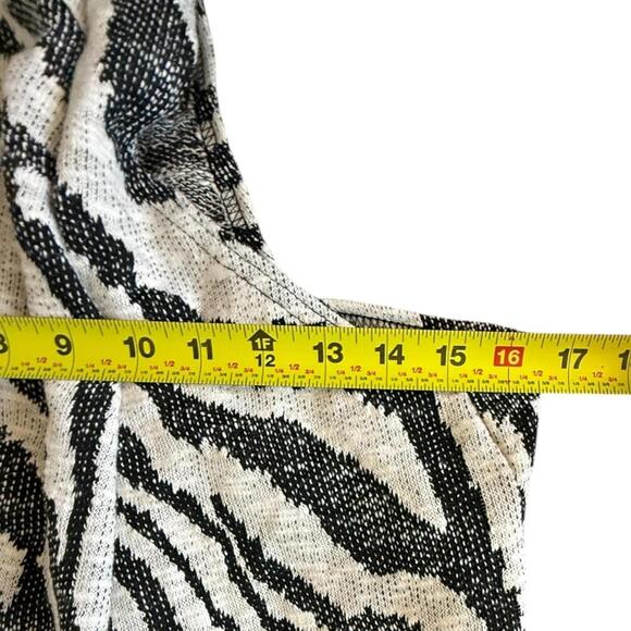 Pyramid Collection Zebra Print Sleeveless Open Front Vest T-Back Women’s Large - Picture 4 of 4